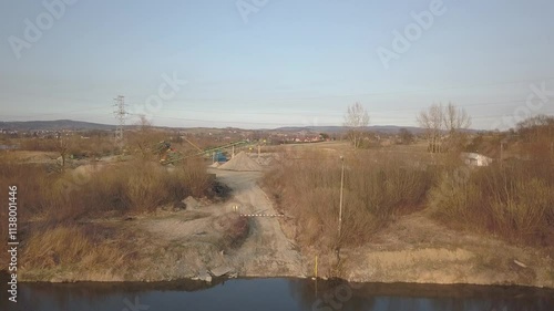 Elements of equipment for the extraction and sorting of rubble. Production of construction materials. Metal construction for working with stone and rocks. Slag of gravel under the conveyor belt
