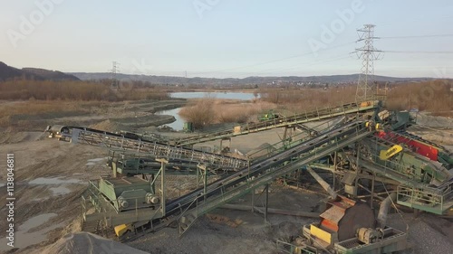 Elements of equipment for the extraction and sorting of rubble. Production of construction materials. Metal construction for working with stone and rocks. Slag of gravel under the conveyor belt