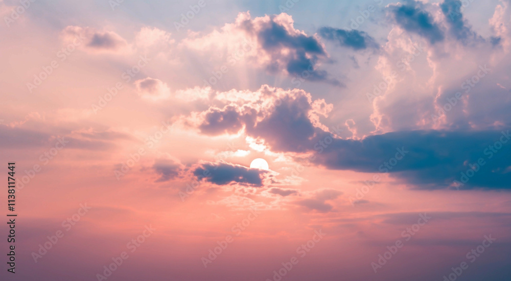 Fototapeta premium Tolles Ausblick in den Himmel mit Sonnenlicht und Wolken