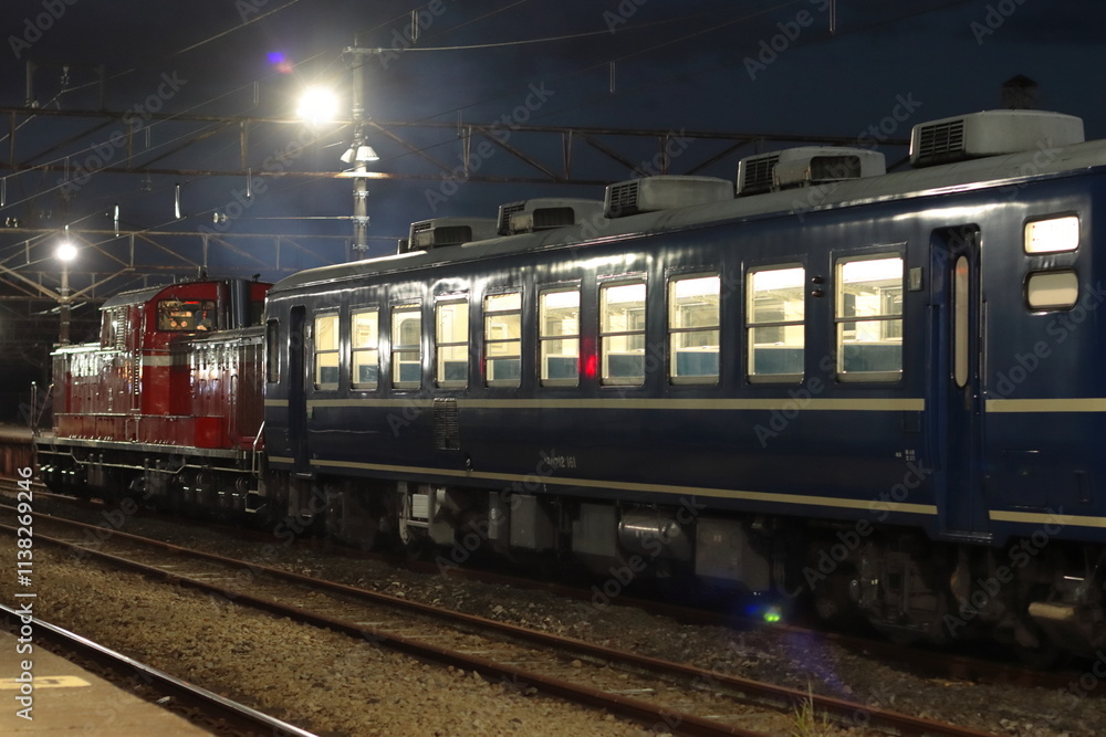 夜の横川駅に佇む「DLぐんまよこかわナイトパーク」号_2021/12/25撮影 夜の横川駅に佇む「DLぐんまよこかわナイトパーク」号_2021/12/25撮影