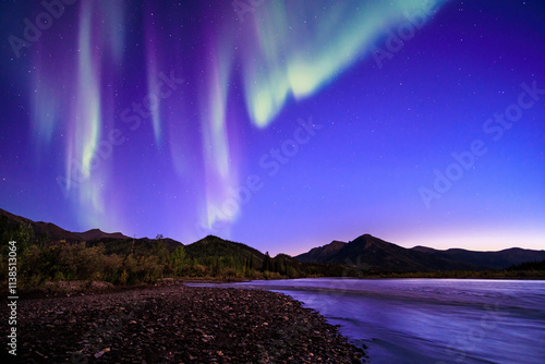 Fotografia Dancing Aurora over the Koyukuk River