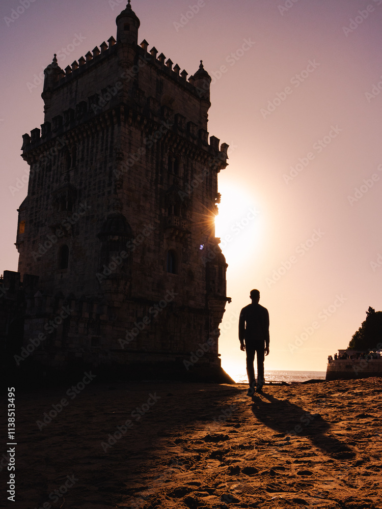 Fototapeta premium La tour Belém au coucher du soleil , Lisbonne - Portugal 
