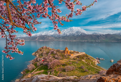 Obraz na płótnie Akdamar Island in Van Lake. The Armenian Cathedral Church of the Holy Cross - Akdamar, Turkey w salonie