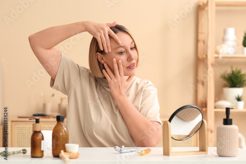 Woman doing face building e...