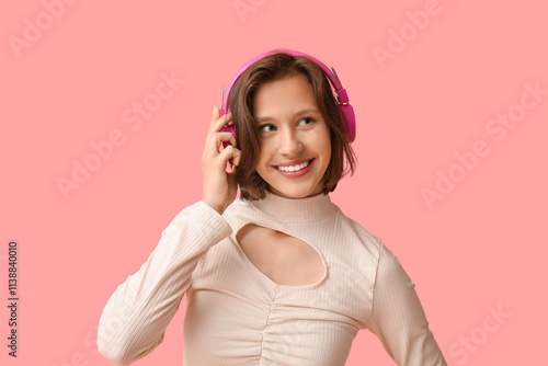 Smiling young woman in mode...