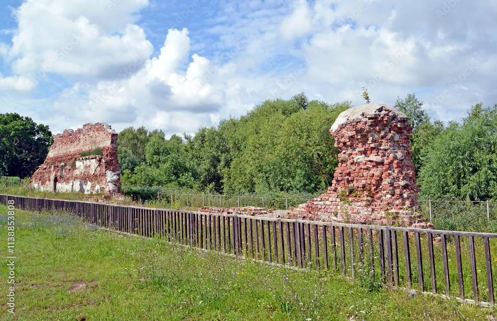 Φωτογραφία Ruins of the fortress wall of Brandenburg Castle, XIII century