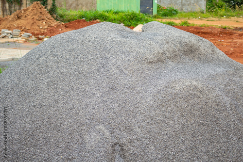 Um monte de brita moída em um canteiro de obras. Material de construção. photo