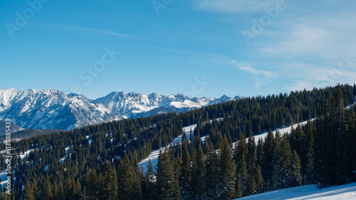 Fototapeta Naklejka Na Ścianę i Meble -  vail ski resort in rocky mountains