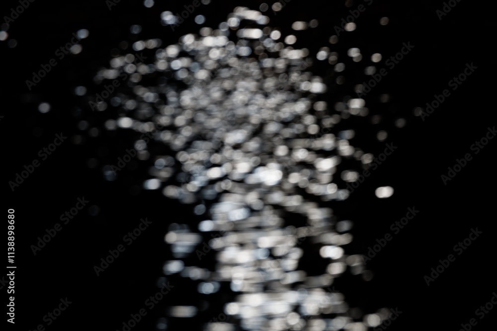 Obraz premium Blurred bokeh with sparkling water glitter with cool mist flash effect