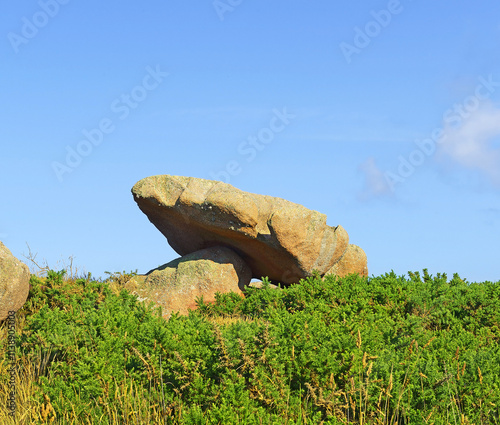 Obraz na płótnie Atlantic ocean coast in Brittany near Ploumanach, France. The Pink Granite Coast, so-called because of the colour of its rocks, is one of the most beautiful stretches of Brittany coastline. w salonie