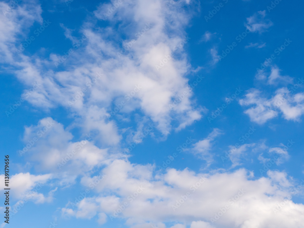 Naklejka premium 冬の青空と白い雲49