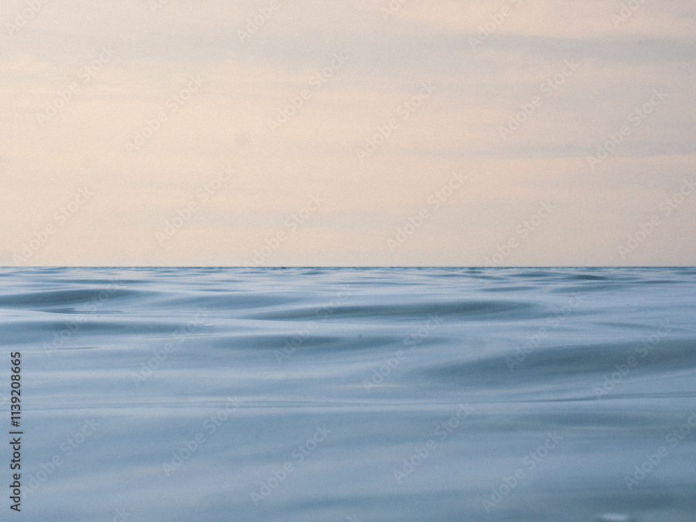 Obraz premium Minimal abstract water during sunset