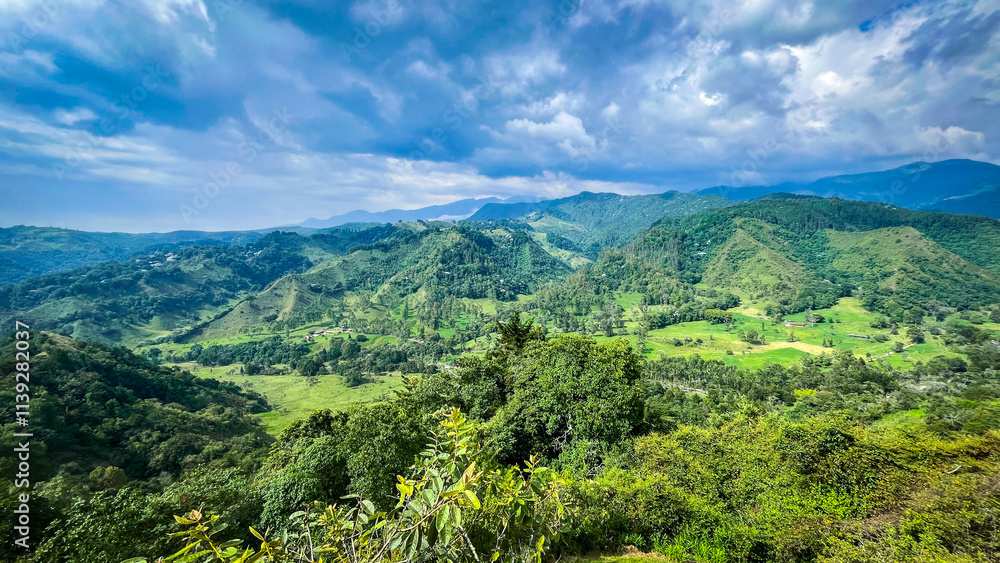 Fototapeta premium Montañas del eje cafetero. Foto tomada en Salento, Quindio, Colombia.
