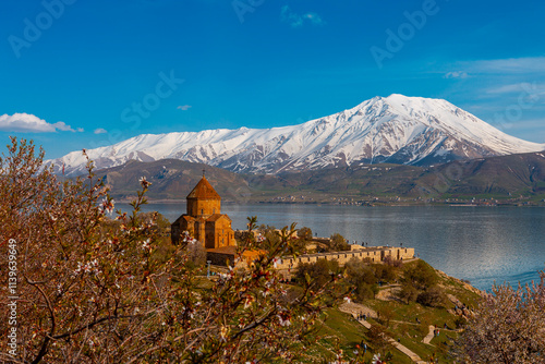 Obraz na płótnie Akdamar Island in Van Lake. The Armenian Cathedral Church of the Holy Cross - Akdamar, Turkey w salonie