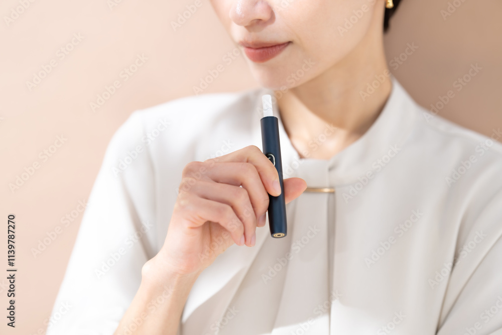 電子タバコ・女性 電子タバコ・女性