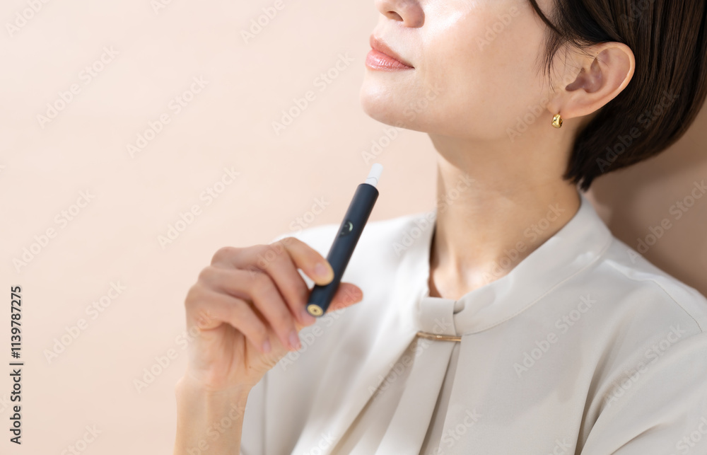 電子タバコ・女性 電子タバコ・女性