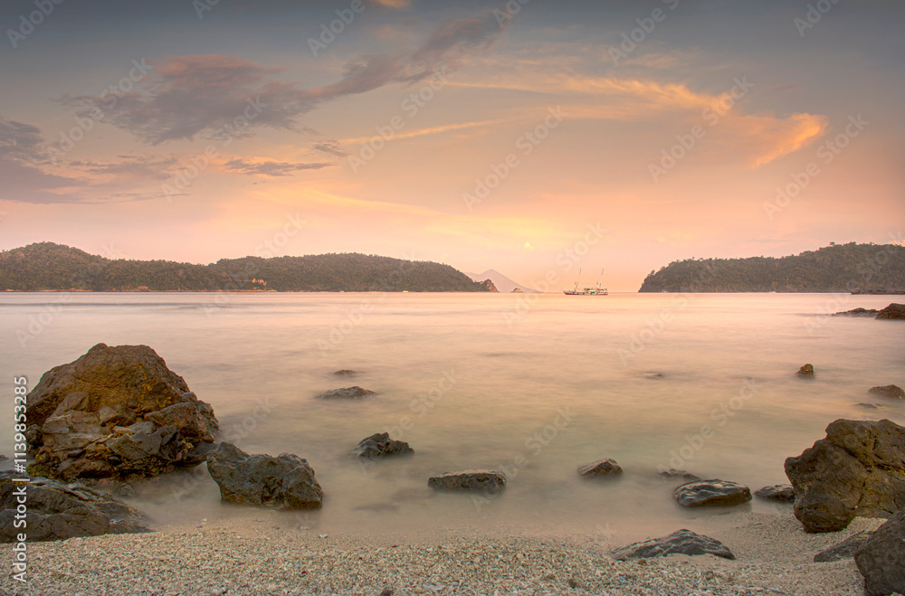 Fototapeta premium Beautiful sunset with slow motion pohtography