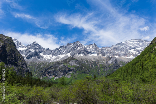 Snow view of Siguniang Mountain, Shuangqiao Valley, Aba, Sichuan Province, China