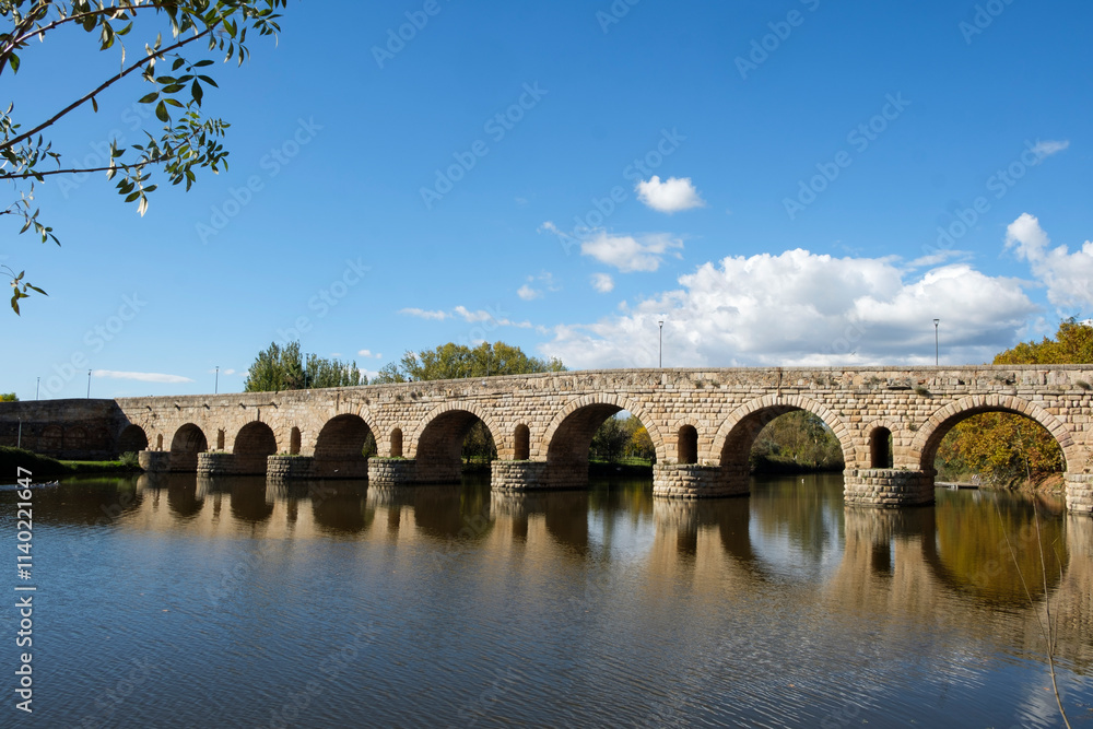 Fototapeta premium Roman bridge of Mérida over the Guadiana river, Extremadura, Spain