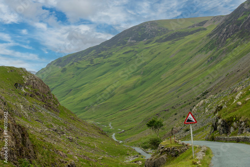 Photography Descend of the B5289 road with sign of 25% steep grade from Honister Pass in the