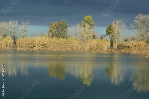 Panorama - Riflessi sul lago in una giornata plumbea photo