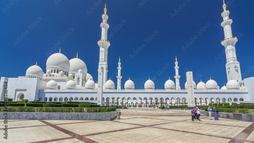 Fototapeta premium Sheikh Zayed Grand Mosque timelapse hyperlapse in Abu Dhabi, the capital city of United Arab Emirates