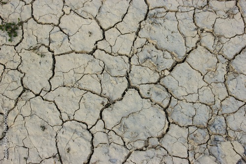 Obraz na płótnie cracked on dehydrated ground