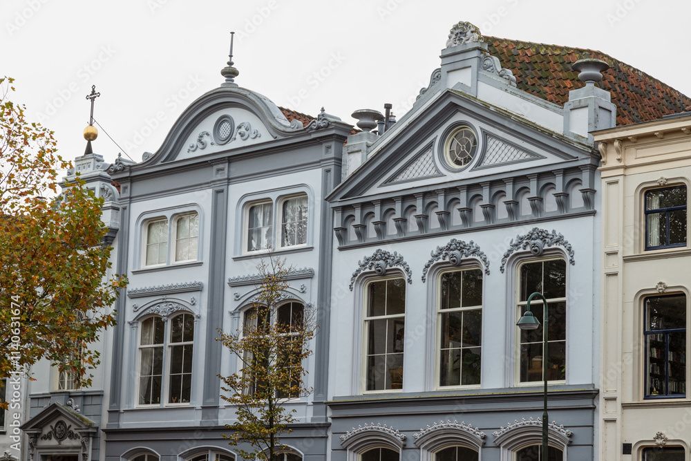 Obraz premium Facades of historic canal houses along the Gouwe in the center of the Dutch historic city of Gouda.
