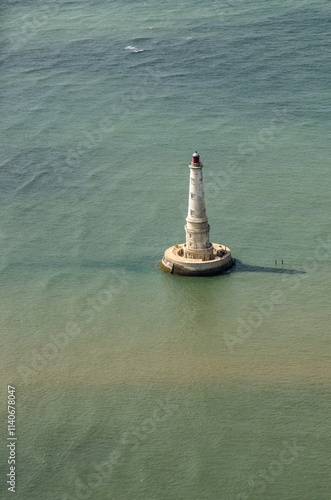 vue aérienne du phare de Cordouan en France photo