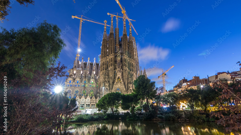 Fototapeta premium Sagrada Familia, a large church in Barcelona, Spain day to night timelapse.