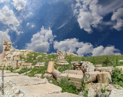 Roman ruins (against the background of a beautiful sky with clouds) in the Jordanian city of Jerash (Gerasa of Antiquity), capital and largest city of Jerash Governorate, Jordan #1140728888