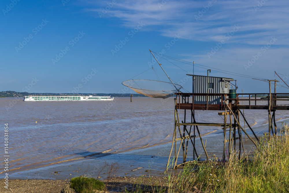 Traditional fishing hut on river Gironde, Bordeaux, Aquitaine, France Traditional fishing hut on river Gironde, Bordeaux, Aquitaine, France