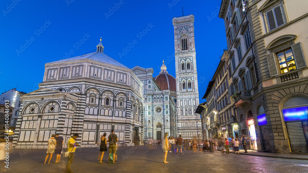 Fototapeta premium Basilica di Santa Maria del Fiore and Baptistery San Giovanni in Florence day to night timelapse