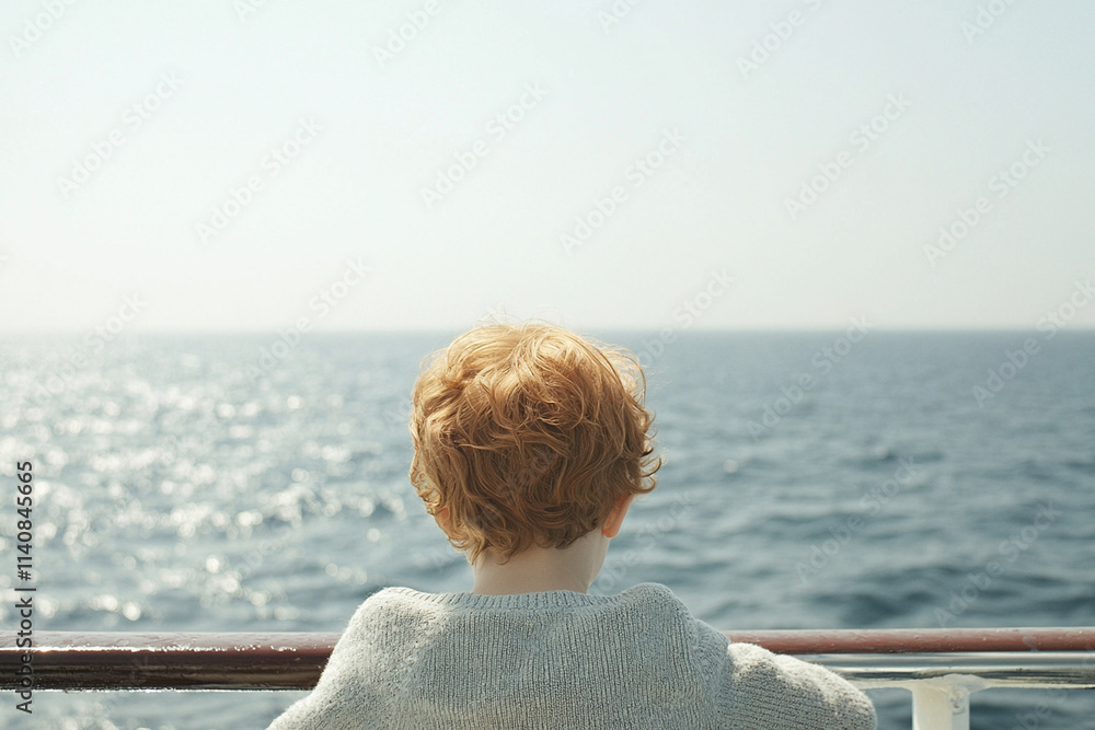 Fototapeta premium Child experiences the ocean for the first time