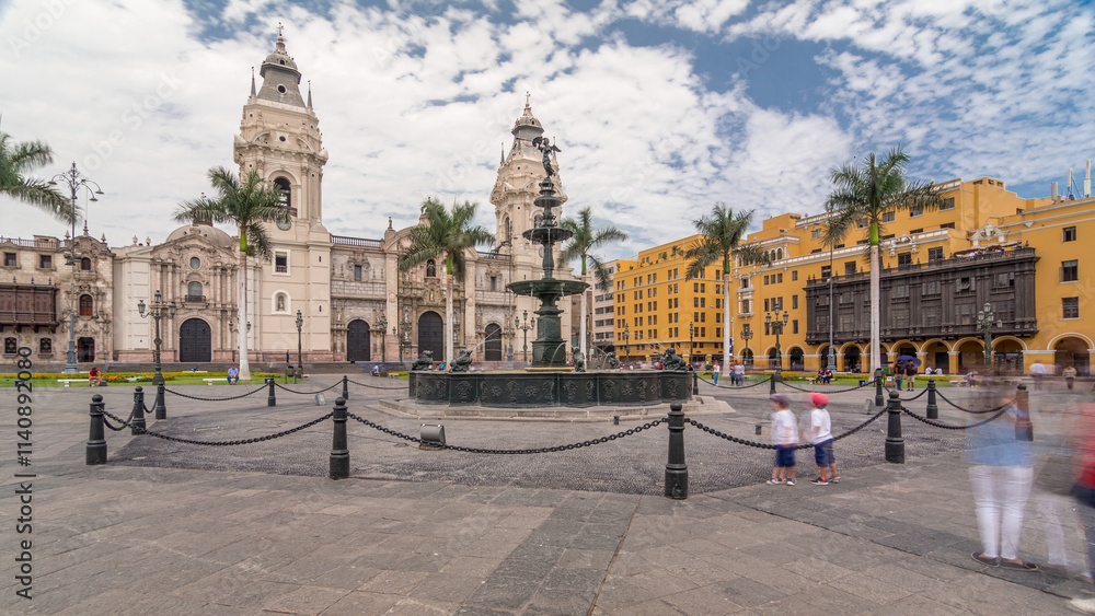 Fototapeta premium Fountain on The Plaza de Armas timelapse hyperlapse, also known as the Plaza Mayor