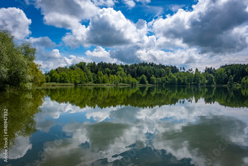 starke Spiegelungen am naturgelegenen Degersee photo