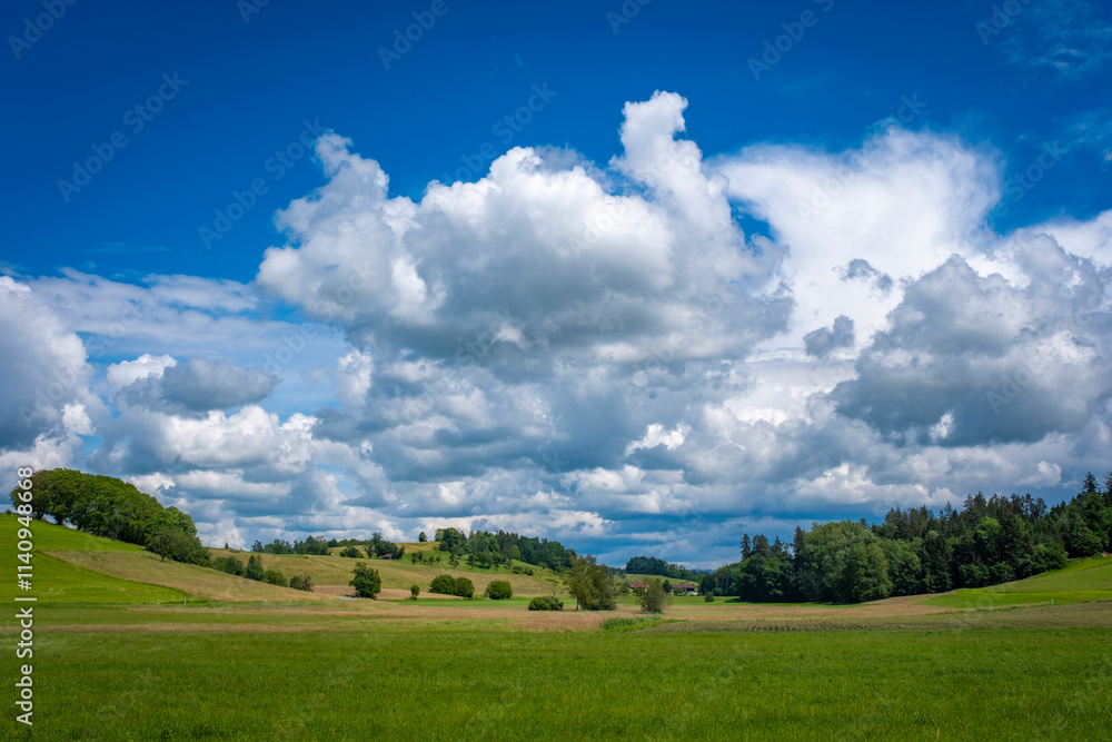Naklejka premium farbenfrohe Landschaft rund um den Degersee
