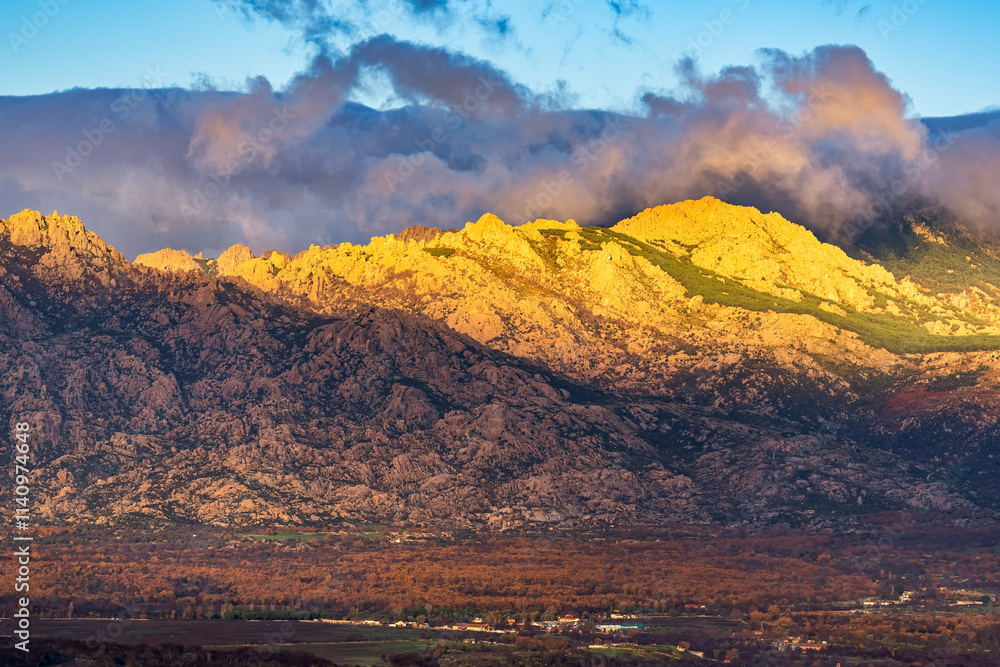 Fototapeta premium Mountains at dawn in the Guadarrama National Park, Picos de la Pedriza, in Madrid.