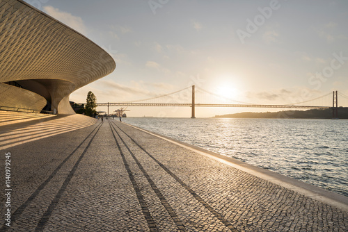 MAAT Museum für Kunst, Architektur und Technologie, Uferpromenade am Tejo, Lissabon, Portugal