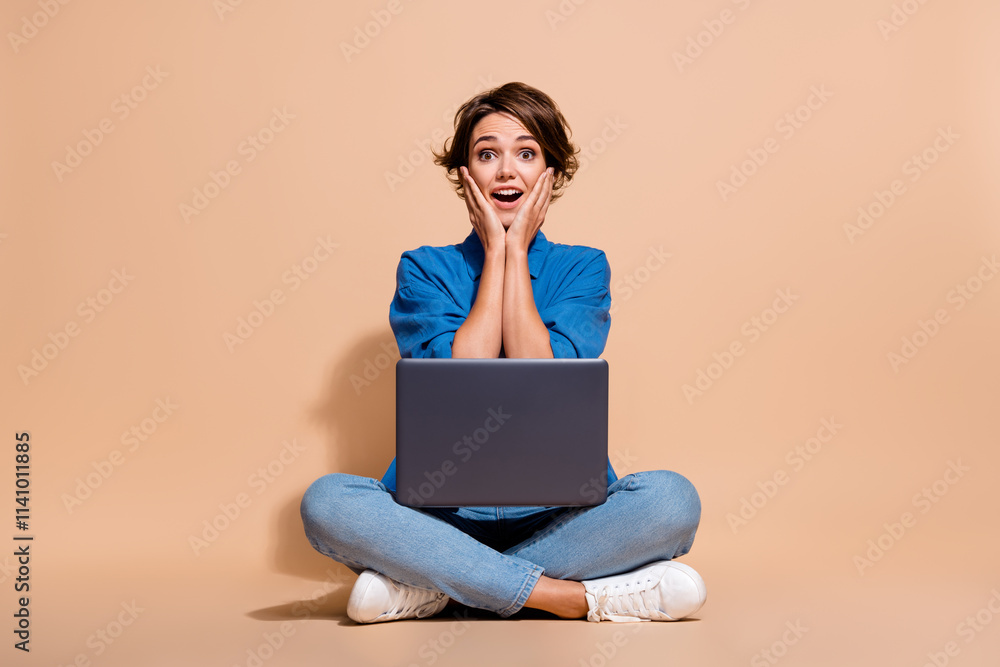 Full body photo of young software engineer lady surprised when receive task in last minute worktime isolated on beige color background Full body photo of young software engineer lady surprised when receive task in last minute worktime isolated on beige color background