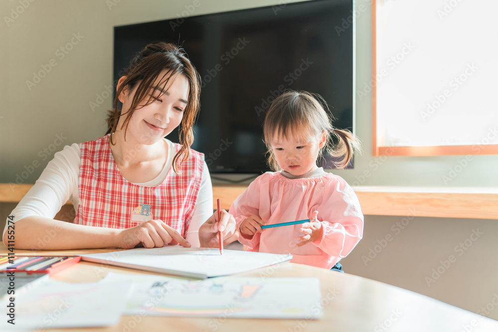 お絵描きする保育園・幼稚園・託児所・保育所で働く保育士・保母さん・ベビーシッター
