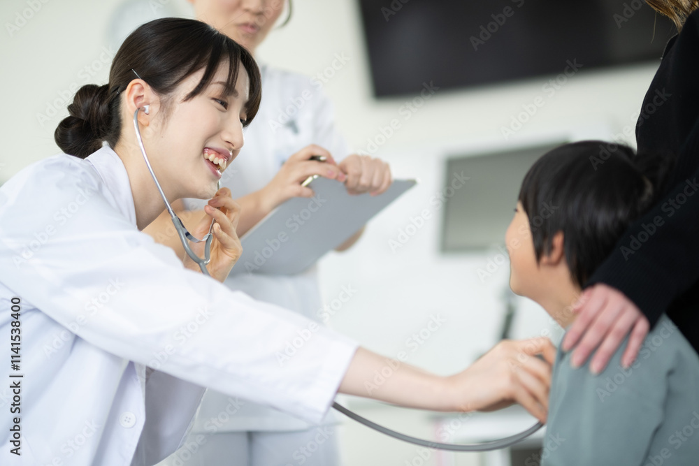 Obraz premium ドクターと患者の男の子