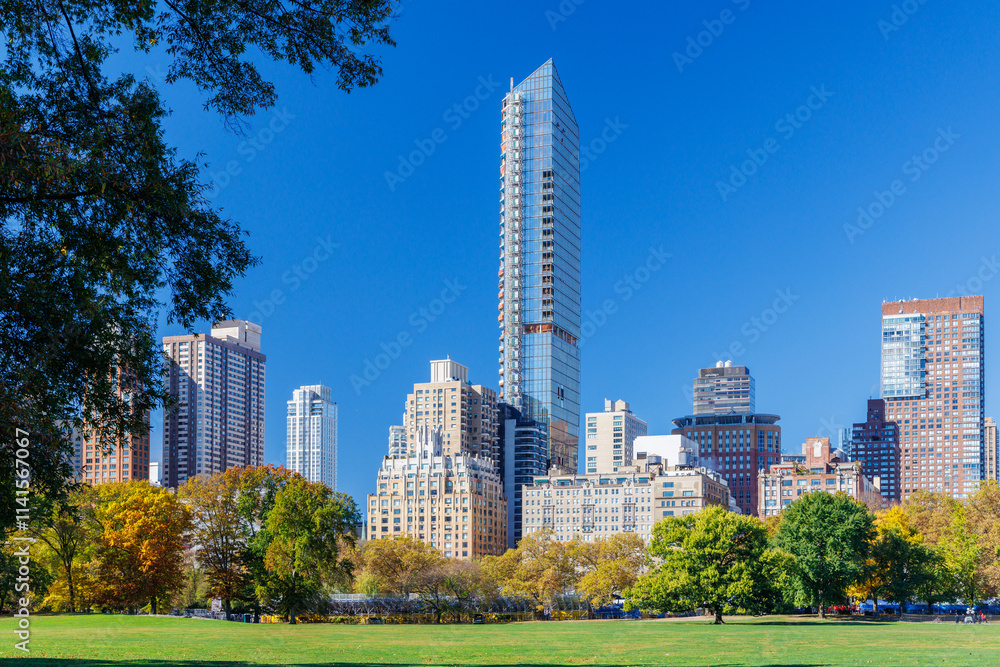 Obraz premium Central Park in New York City on a sunny autumn