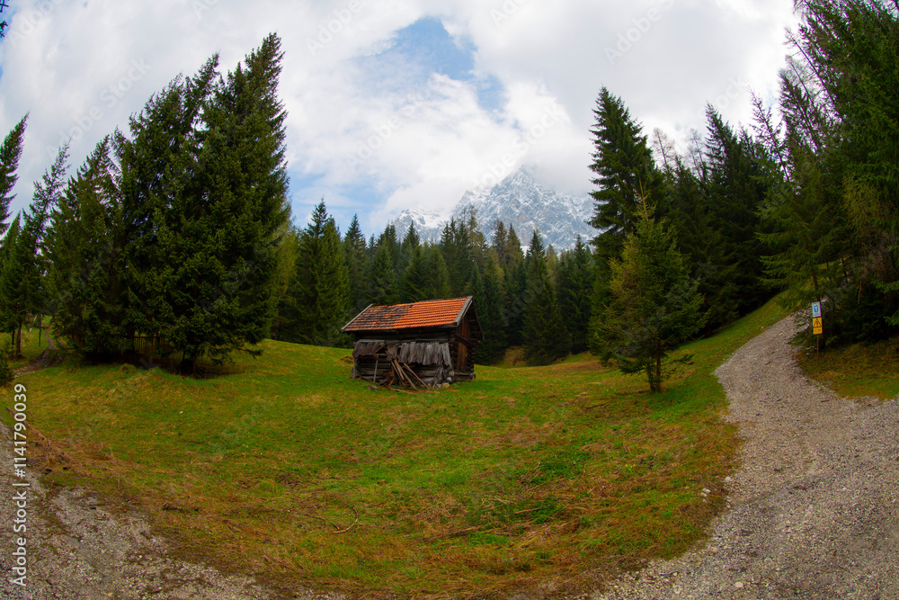 A field path leads to the beautifully situated Geroldsee. A field path leads to the beautifully situated Geroldsee.