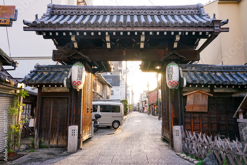 Wallpaper Mural 島原大門（京都市下京区花屋町通り） Torontodigital.ca