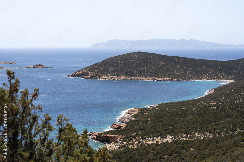 Randonnée sur l'île de Sifnos vers la plage de Fikiada, Grèce Randonnée sur l'île de Sifnos vers la plage de Fikiada, Grèce