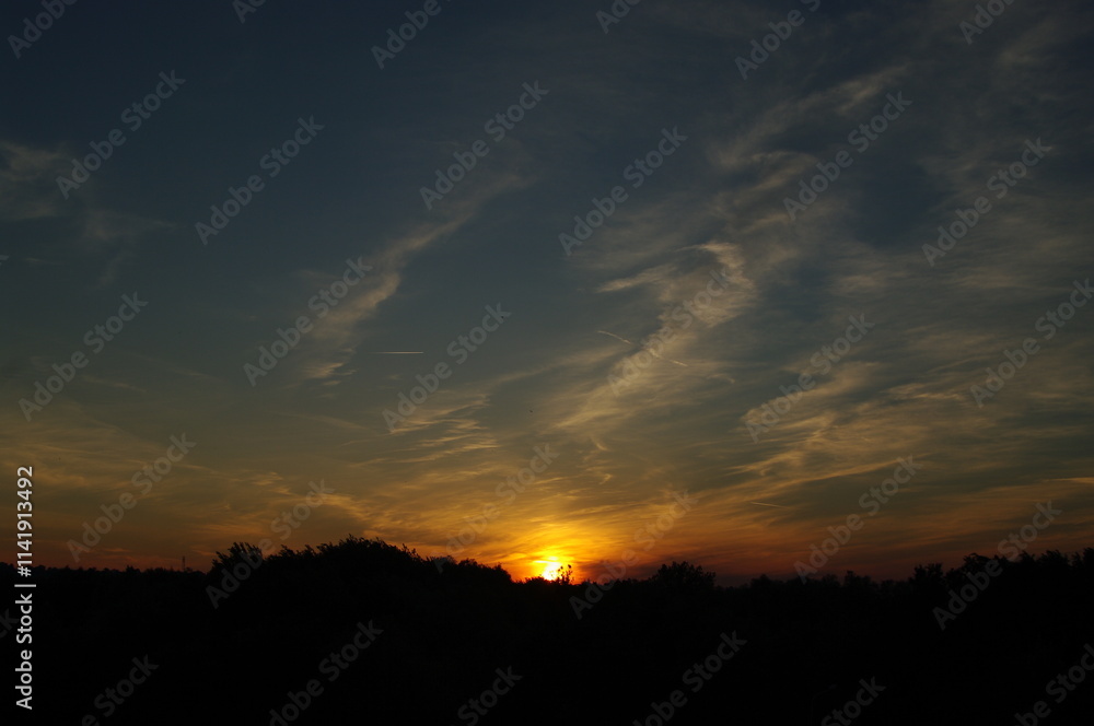 Obraz premium sunset over the city