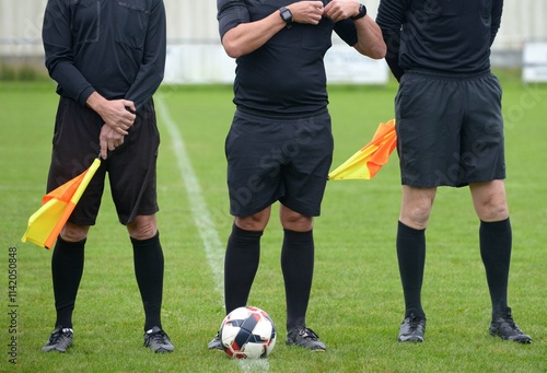 Obraz na płótnie les trois arbitres au football w salonie