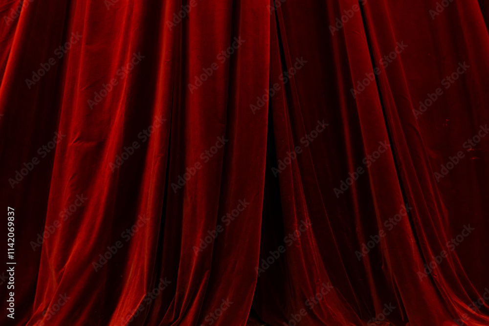 Fototapeta premium Red curtain in theatre background
