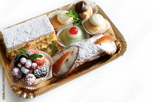 Pasticceria italiana. Dolci italiani tradizionali colorati isolati su sfondo bianco. Vista dall'alto. photo